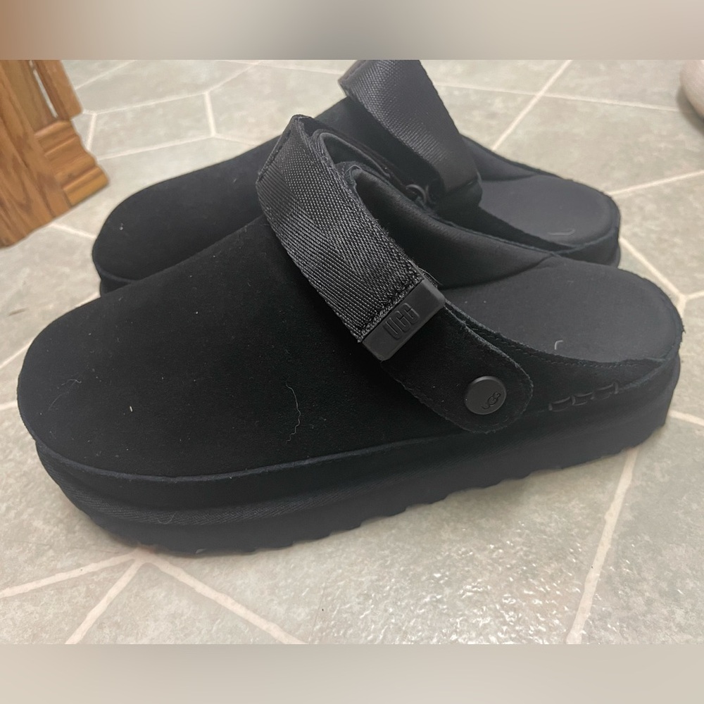 Ugg golden star clogs size 7.5 brand new